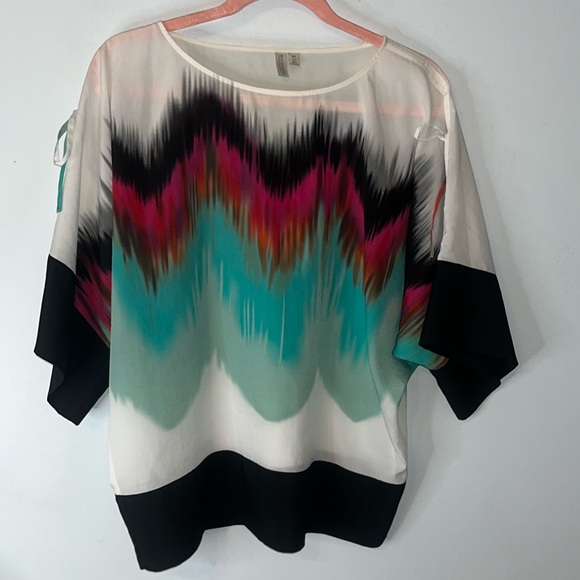 Madison Blouse Dolman Sleeves Cut Out Shoulder With Tie Gorgeous! Size Medium - Picture 1 of 11